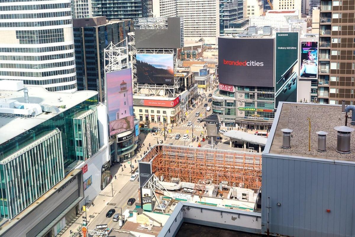 Stay By Yonge Dundas Square Commuters Paradise Toronto Exterior photo